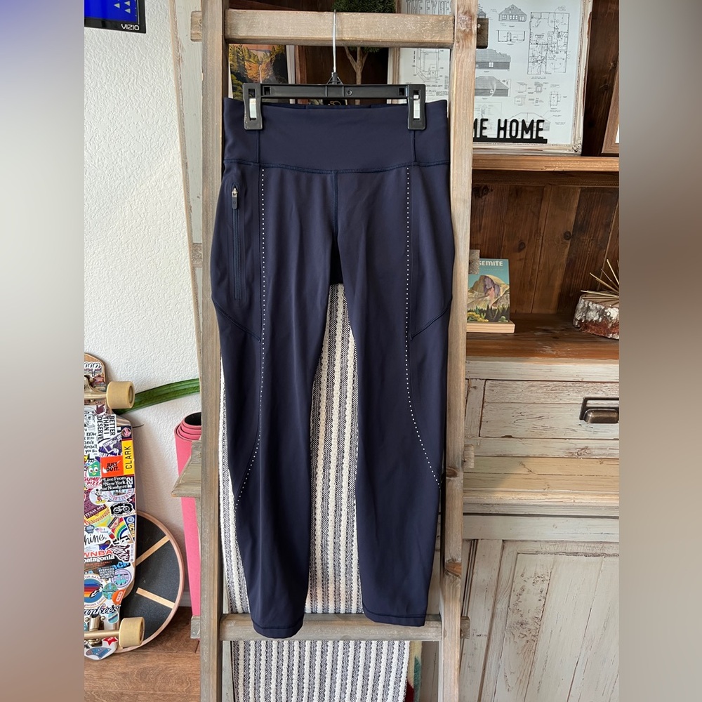 Lululemon women’s extra mile crop size 4